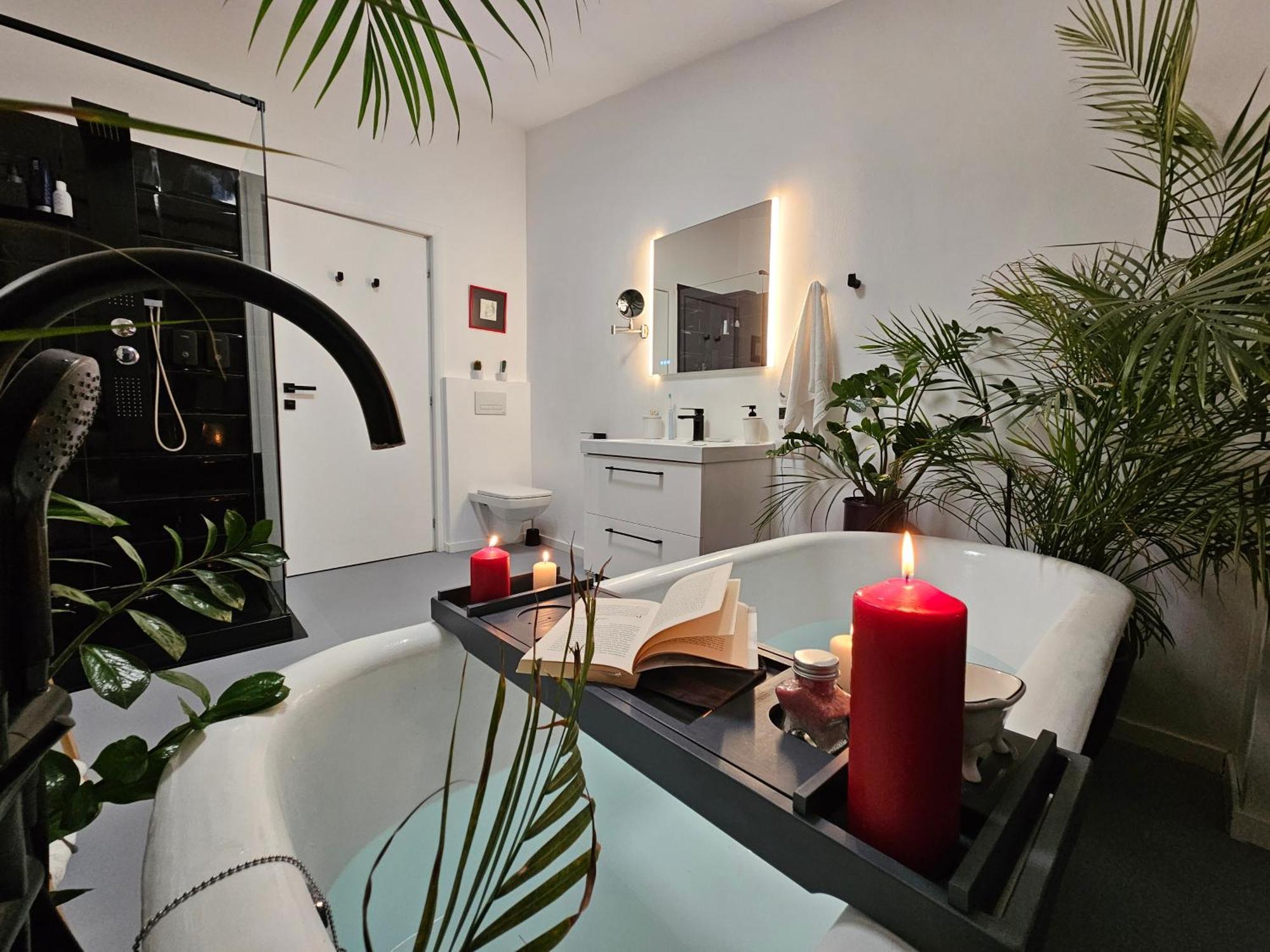 Black Walnut House With Indoor Outdoor Fireplace Izvoarele  外观 照片