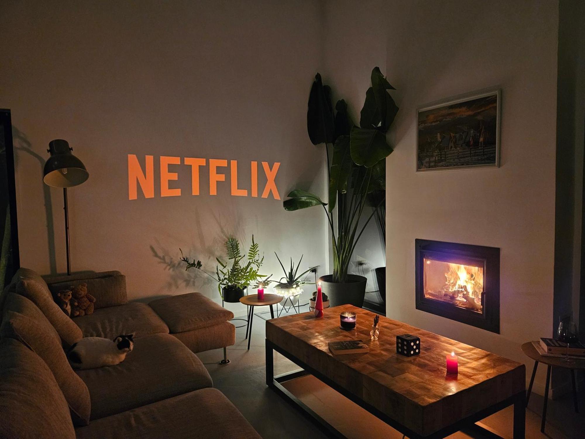 Black Walnut House With Indoor Outdoor Fireplace Izvoarele  外观 照片