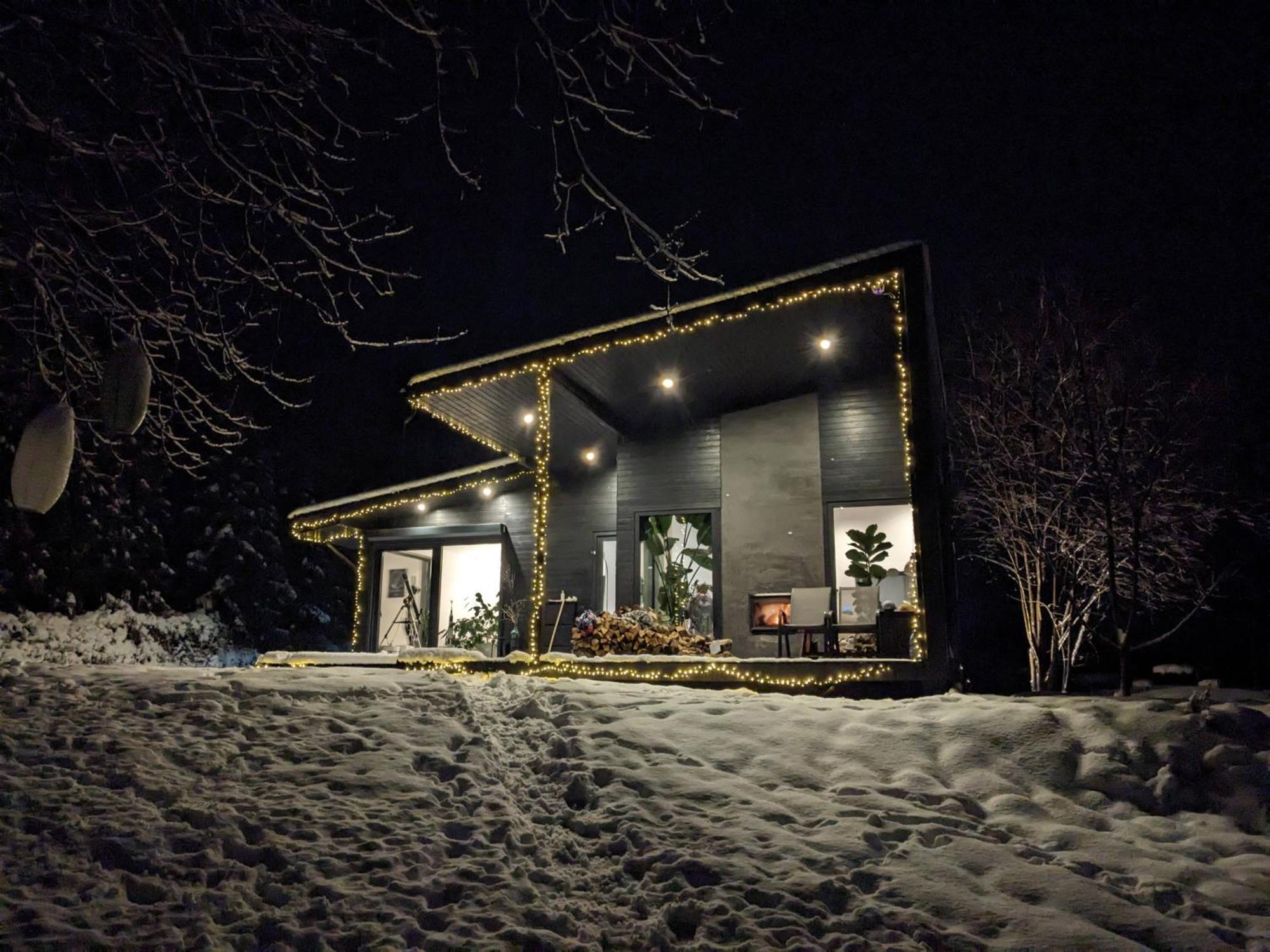 Black Walnut House With Indoor Outdoor Fireplace Izvoarele  外观 照片
