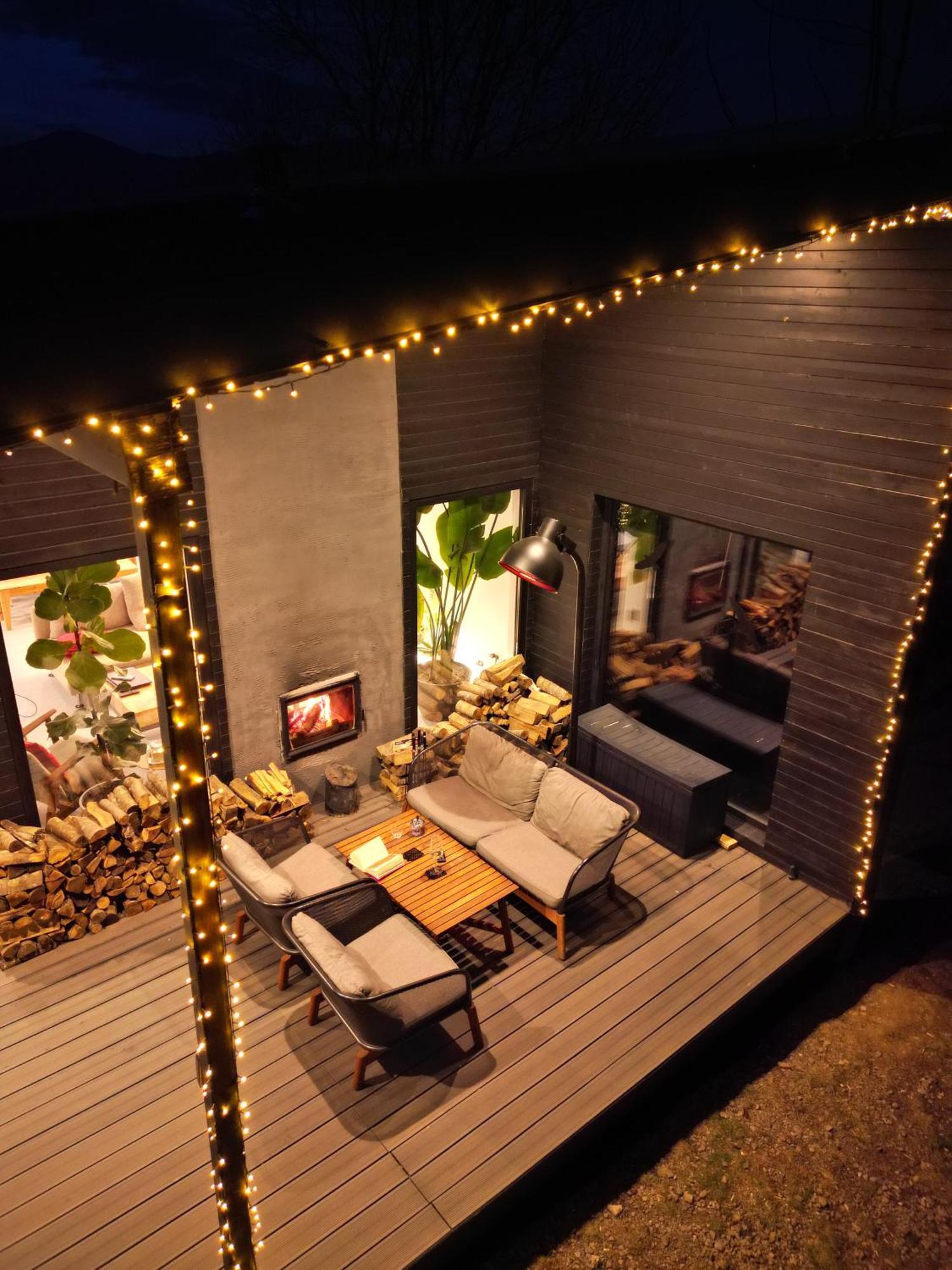 Black Walnut House With Indoor Outdoor Fireplace Izvoarele  外观 照片