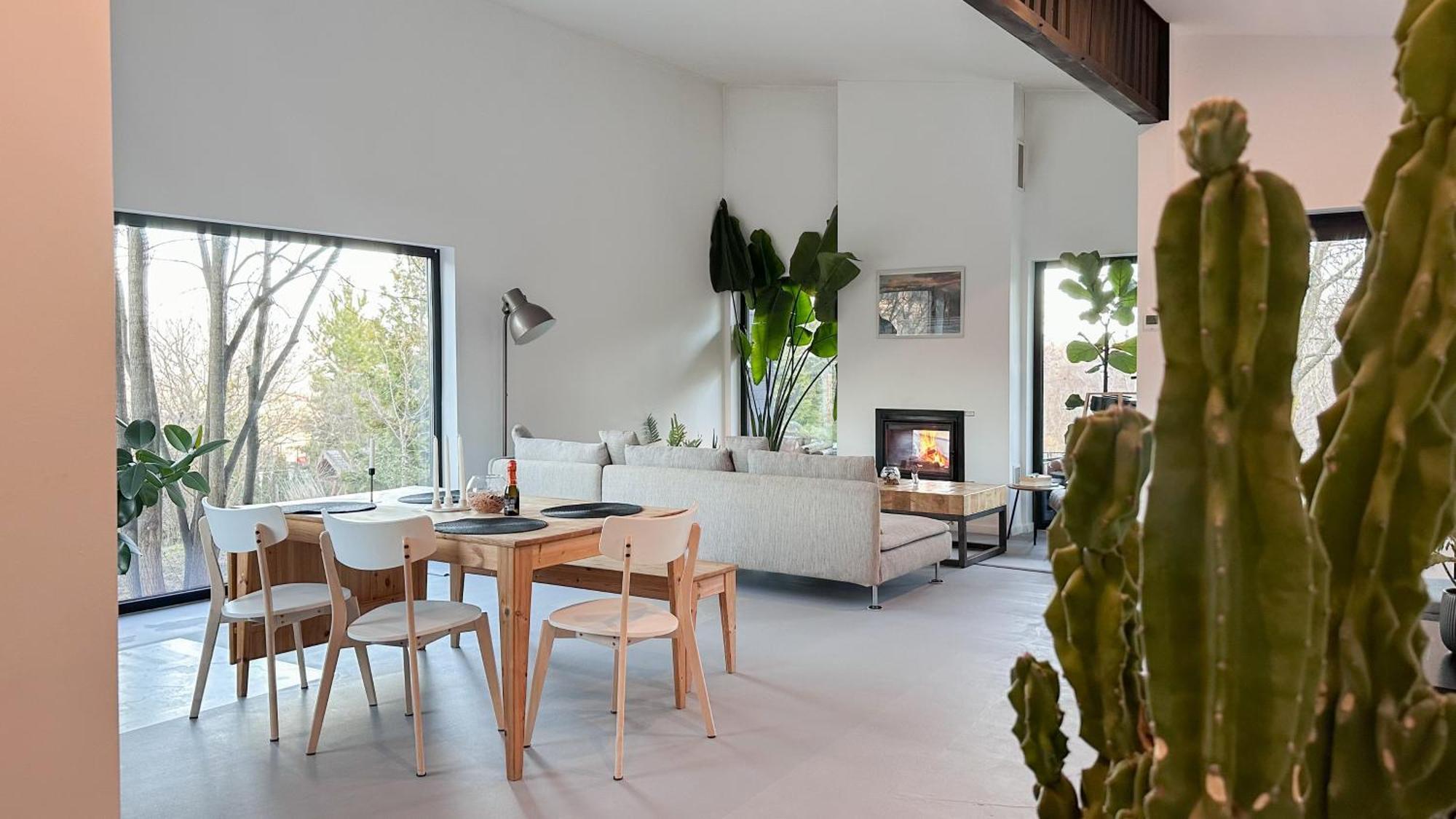 Black Walnut House With Indoor Outdoor Fireplace Izvoarele  外观 照片
