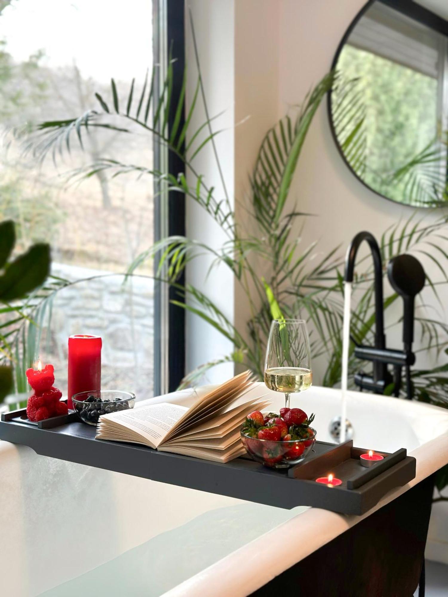 Black Walnut House With Indoor Outdoor Fireplace Izvoarele  外观 照片